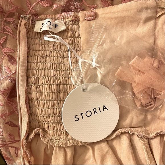 Storia Lace Floral Midi Dress - Picture 10 of 10